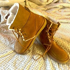 Koolaburra by Ugg boots
Size 9 
Excellent condition!